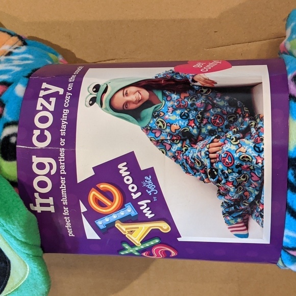 Justice New Youth Green Frog Blanket Slumber Parties Kids Cozy - Picture 1 of 3